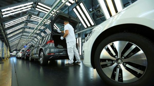 teslaya-yeni-qlobal-reqib-gelir-volkswagen-den-14-milyard-dollarliq-sifaris